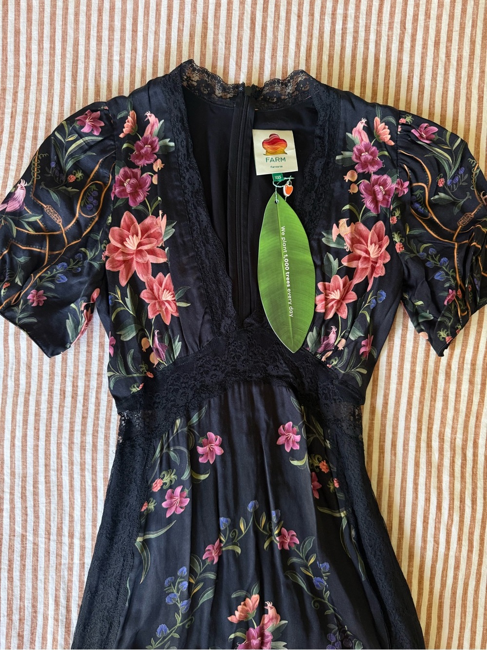 FARM Rio Black Floral V-Neck Maxi Dress (brand new) - Picture 2 of 6
